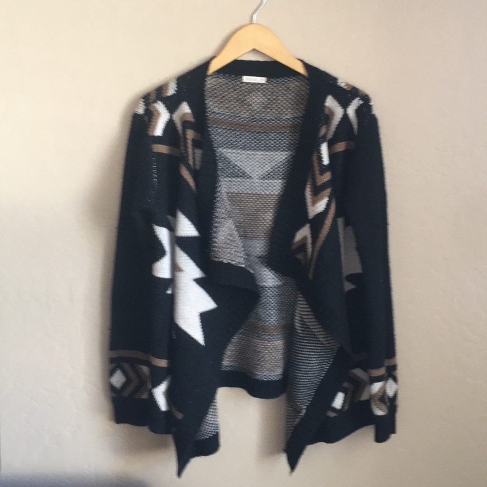 DEBUTE Geometric Cardigan black white and brown